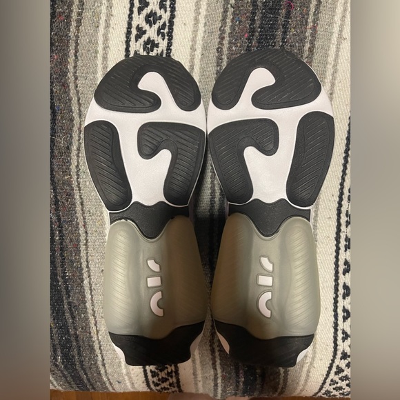 NWOT Womens Nike Air Max Verona Ghost White Metallic Sneaker - Picture 6 of 6